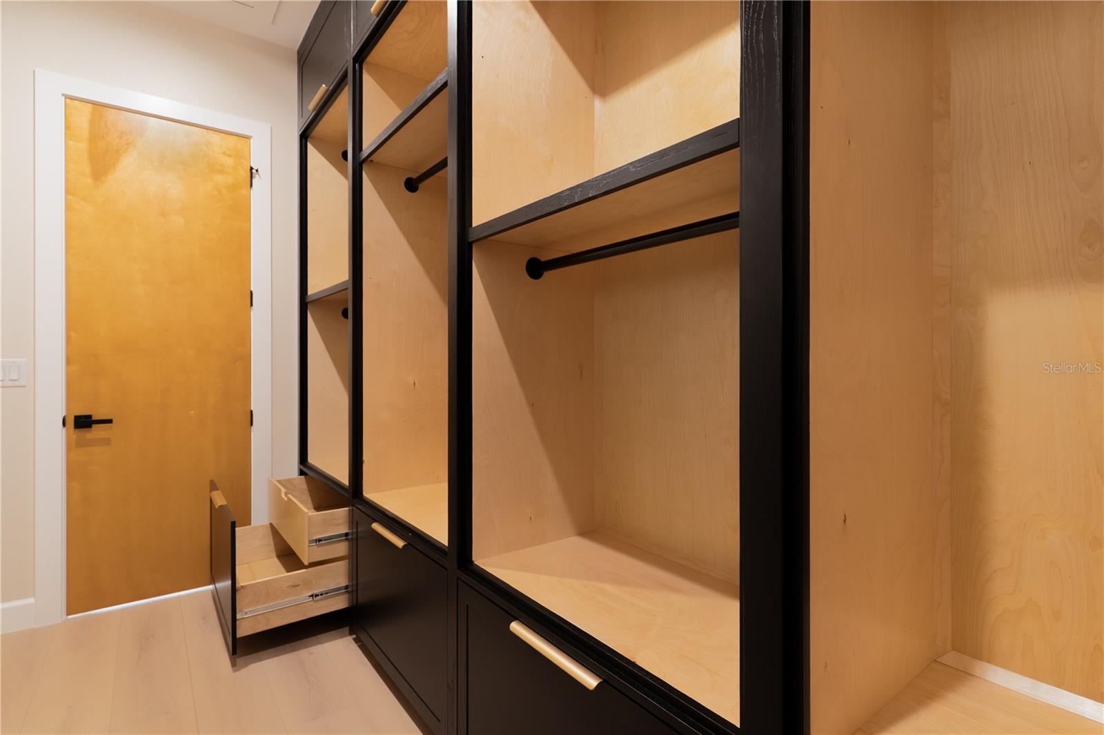 Image 27 of 64 For 2414 Bayshore Road