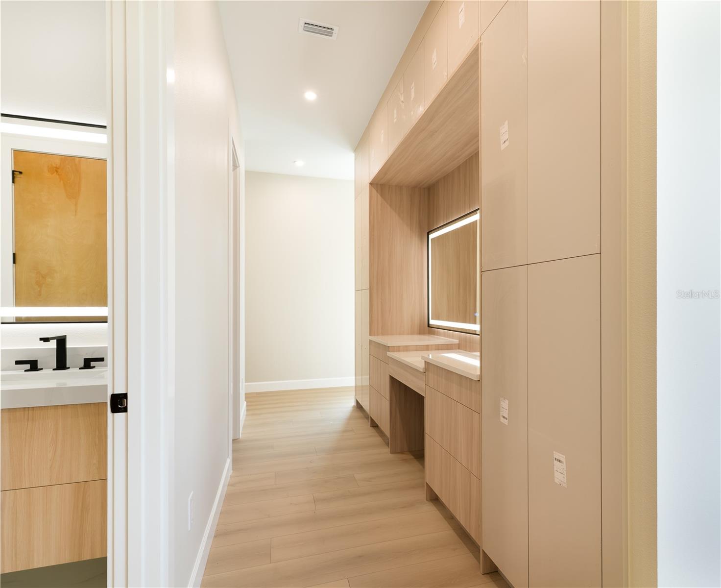 Image 28 of 64 For 2414 Bayshore Road