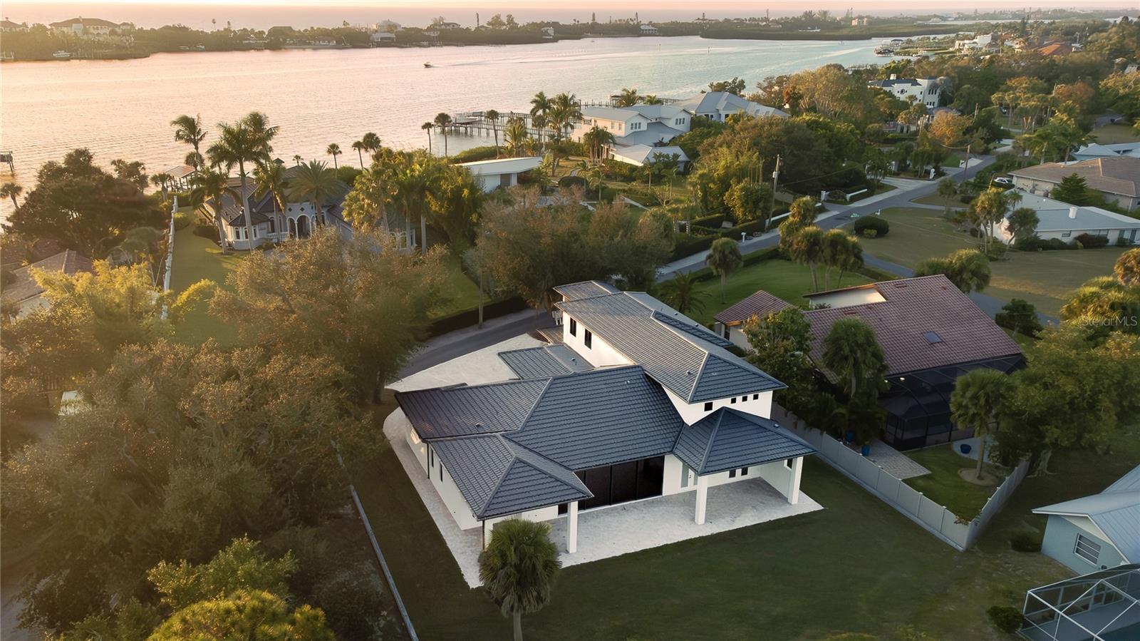 Image 4 of 64 For 2414 Bayshore Road