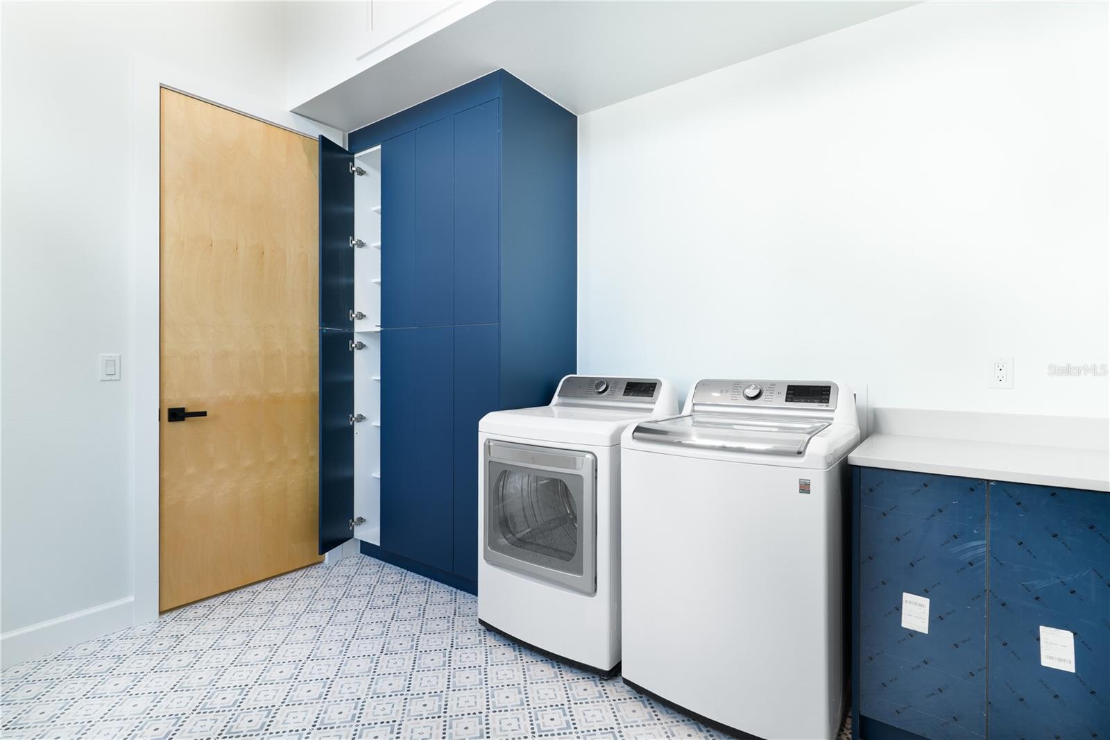 Image 47 of 64 For 2414 Bayshore Road