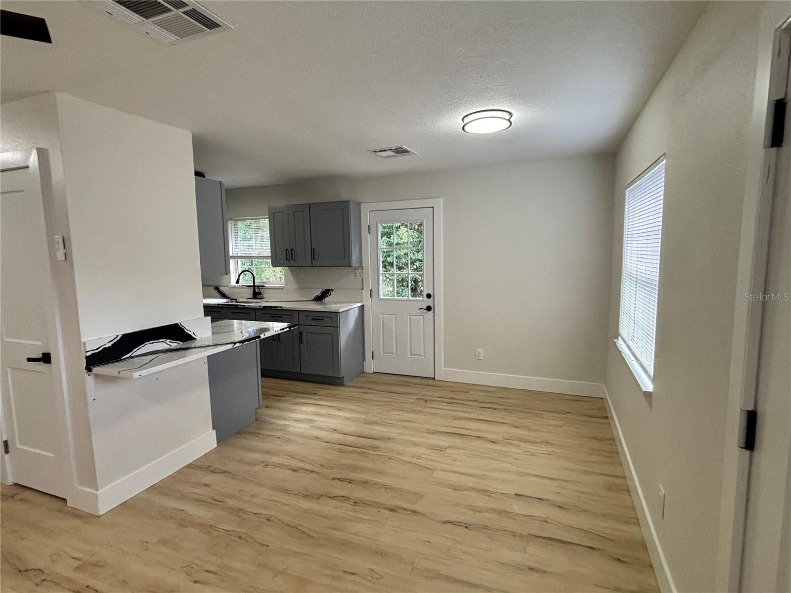 Image 3 of 12 For 8 Kings Circle