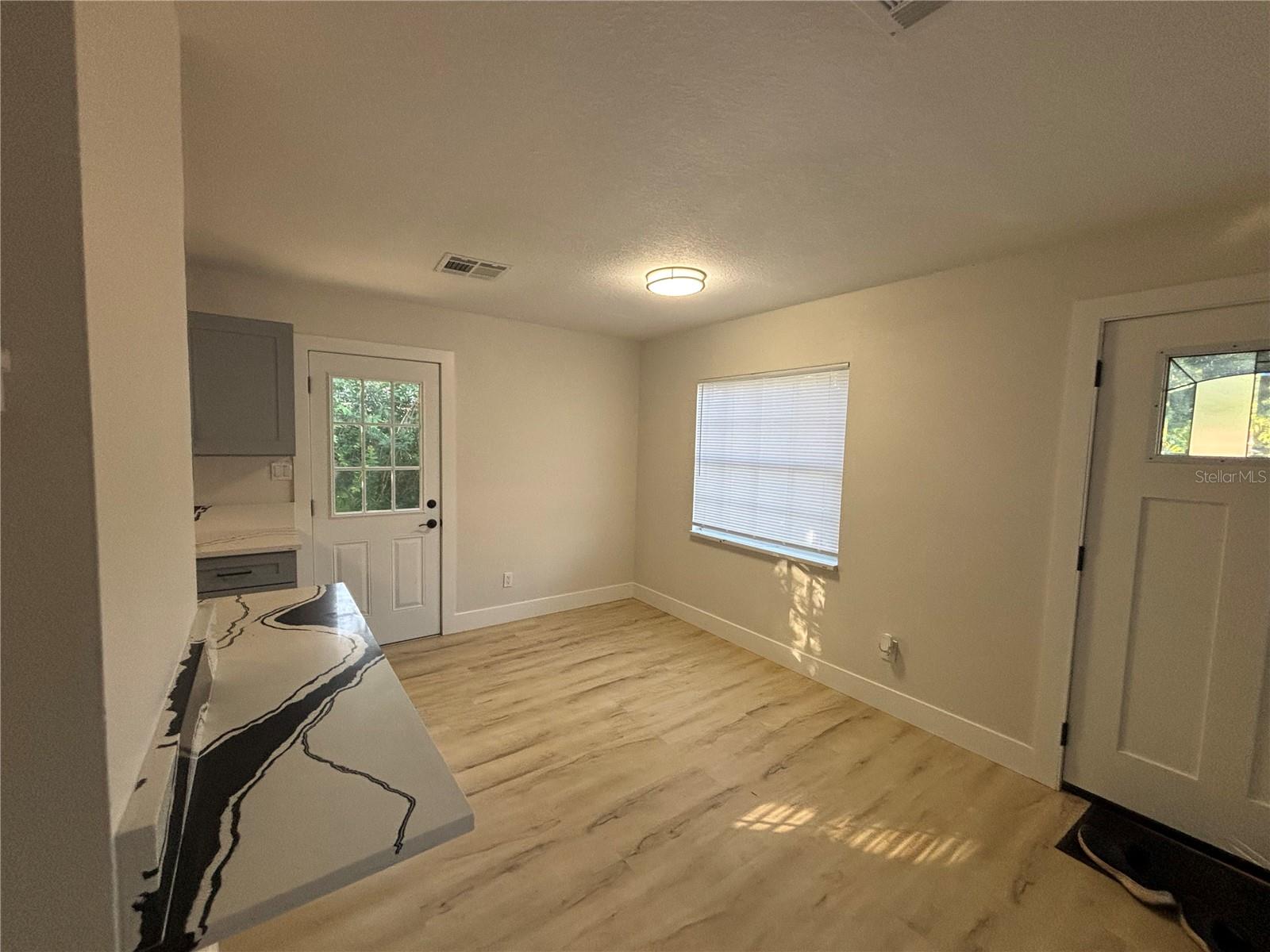 Image 7 of 12 For 8 Kings Circle