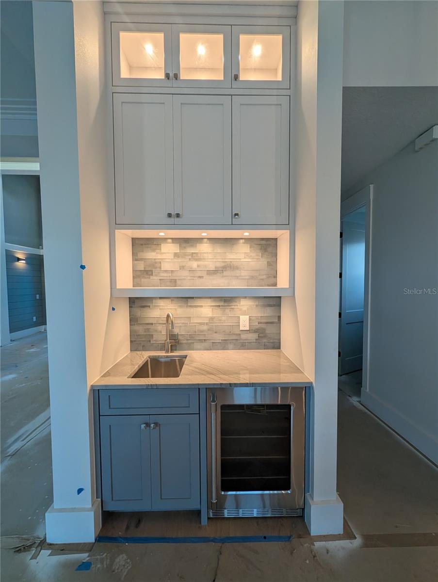 Image 4 of 11 For 527 Venice Lane