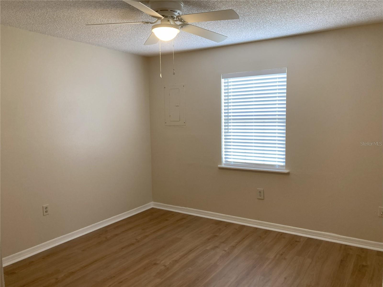 Image 19 of 41 For 1135 Fairfax Glen