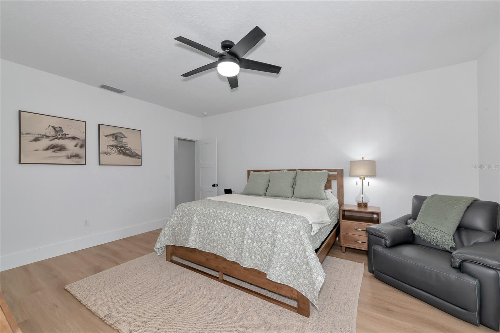 Image 23 of 73 For 22803 67th Avenue E