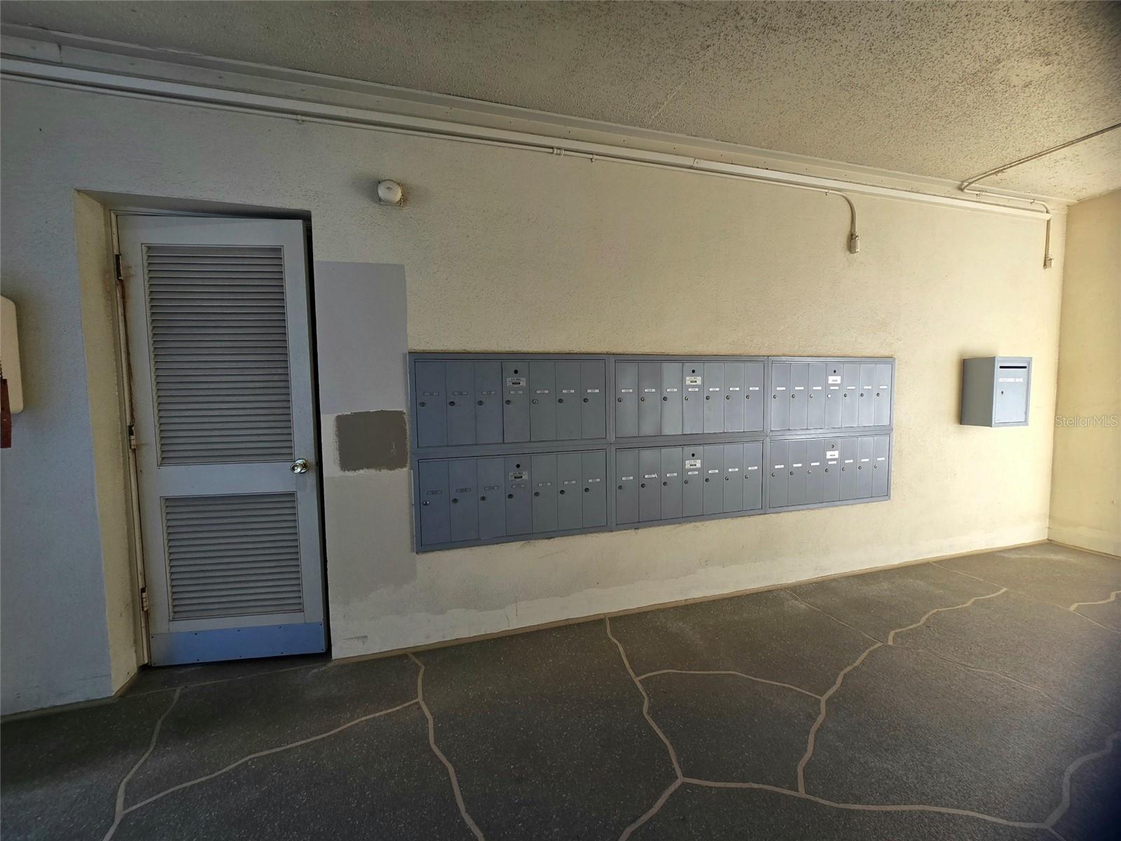 Image 31 of 40 For 3680 Ironwood Circle 603l