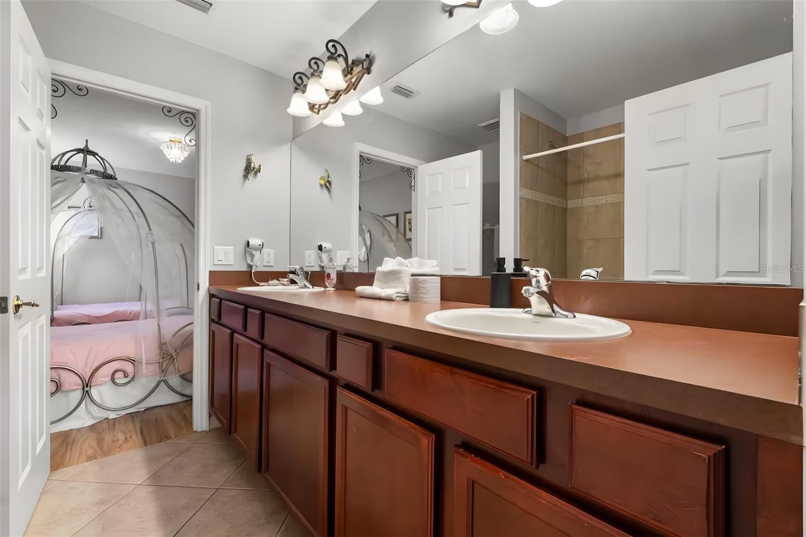 Image 25 of 43 For 8007 Acadia Estates Court