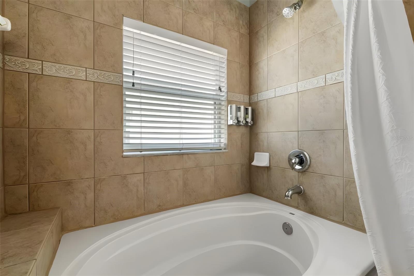 Image 32 of 43 For 8007 Acadia Estates Court