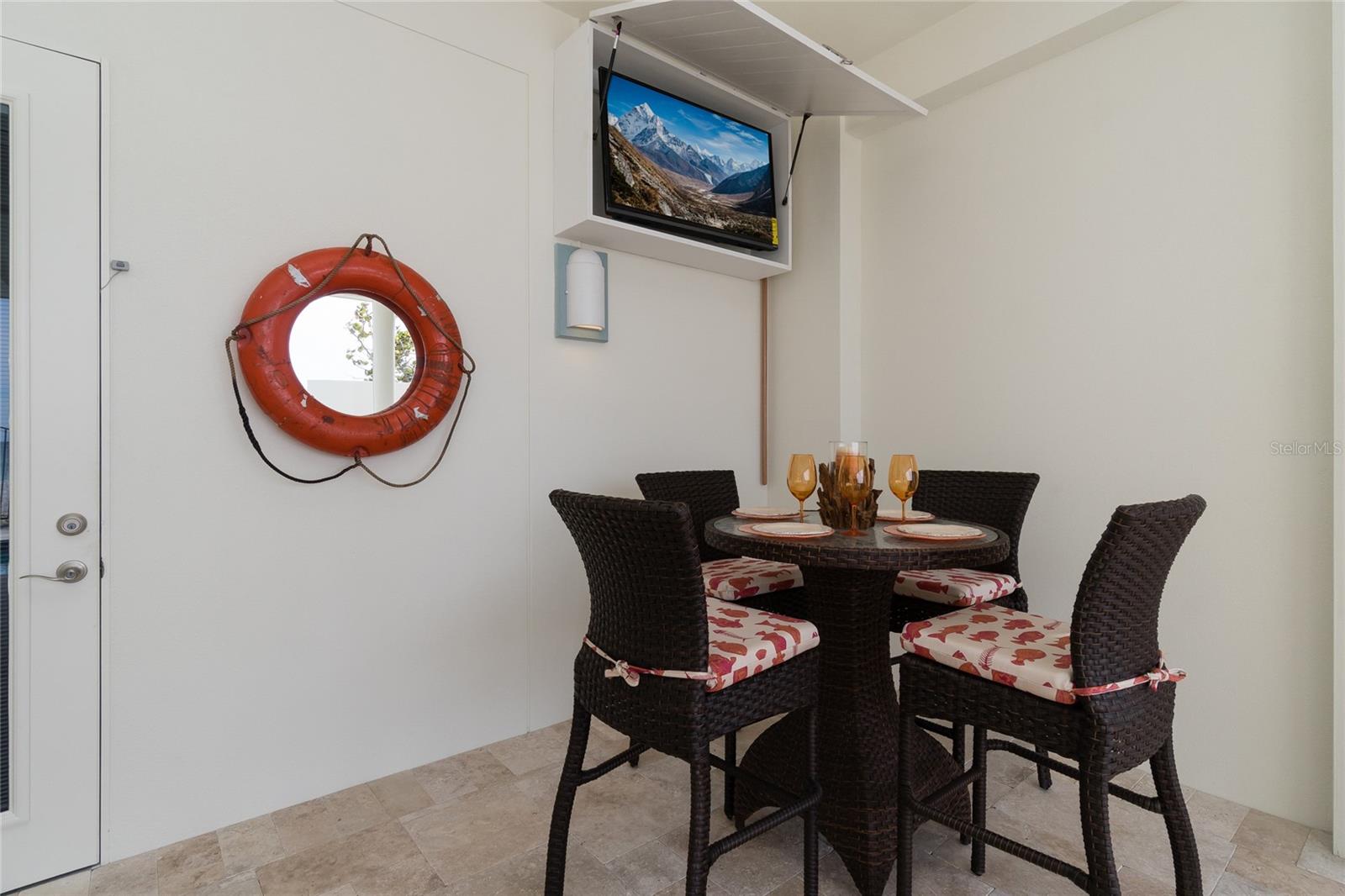 Listing photo id 11 for 2302 Gulf Drive N