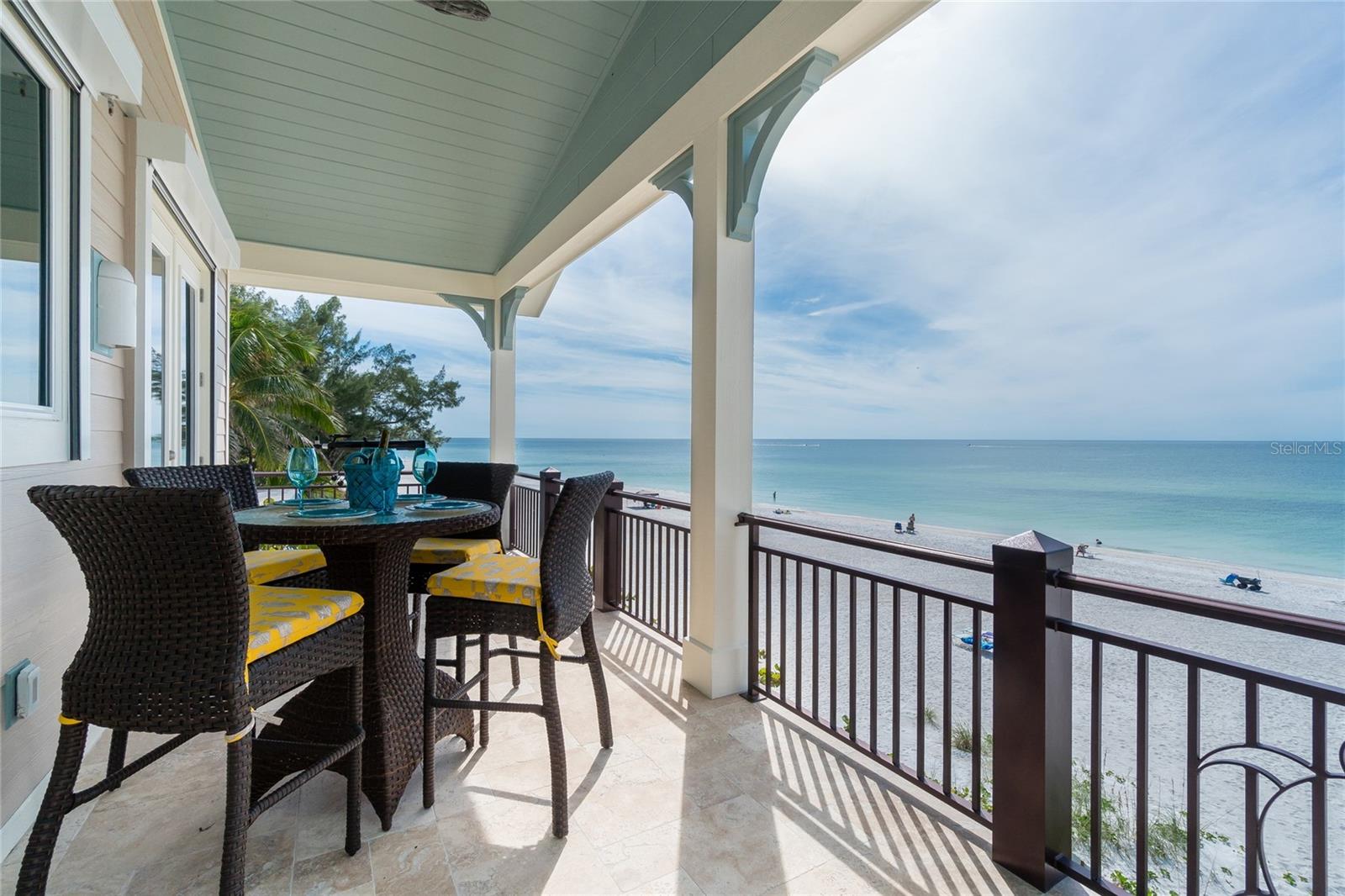 Listing photo id 13 for 2302 Gulf Drive N