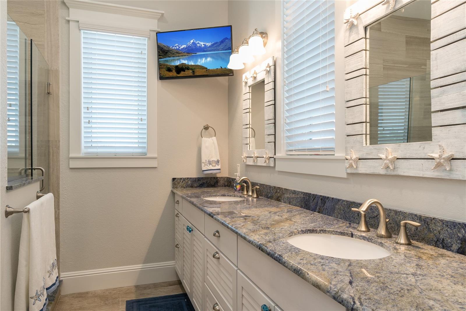 Listing photo id 23 for 2302 Gulf Drive N