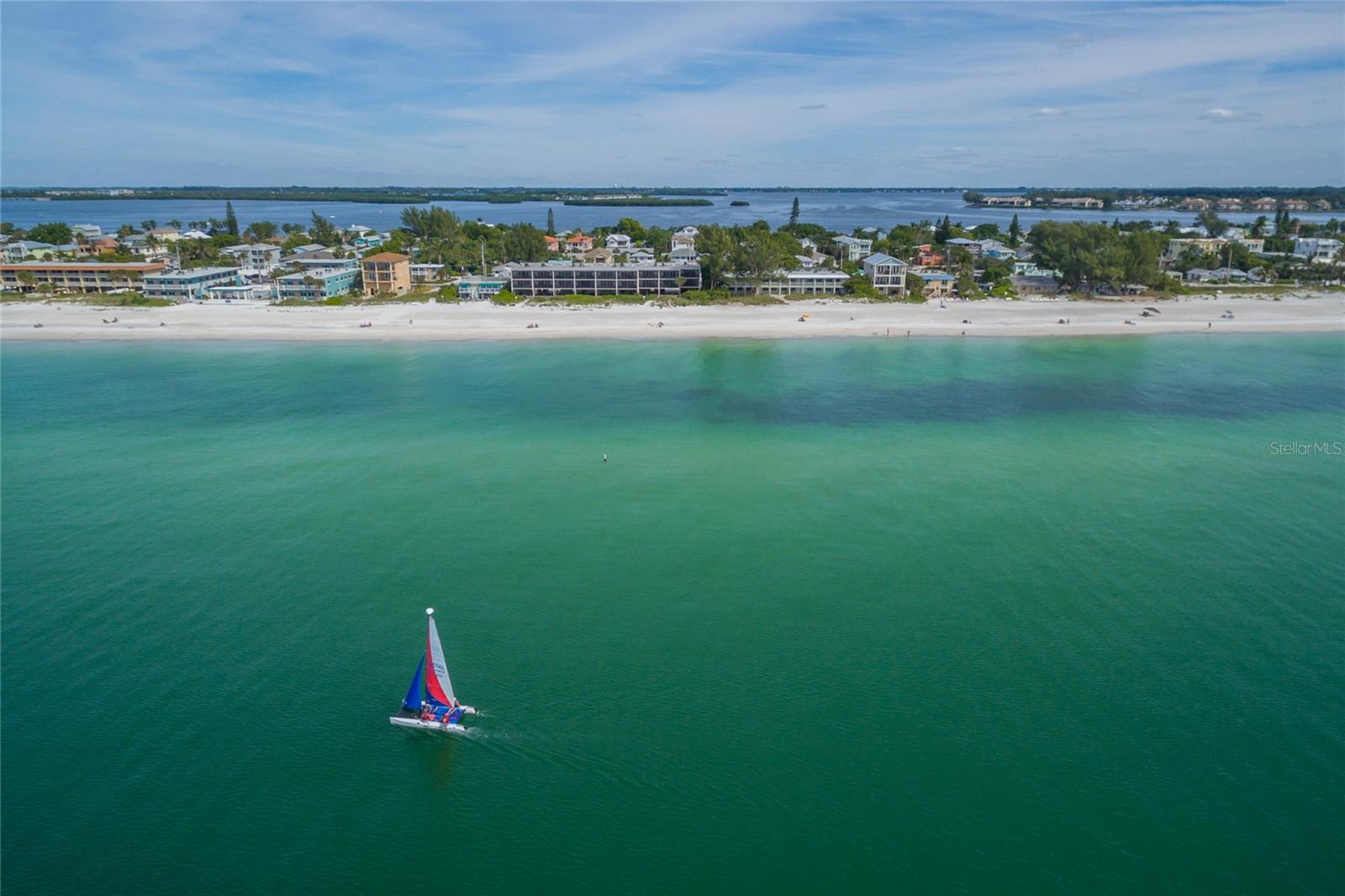 Listing photo id 5 for 2302 Gulf Drive N