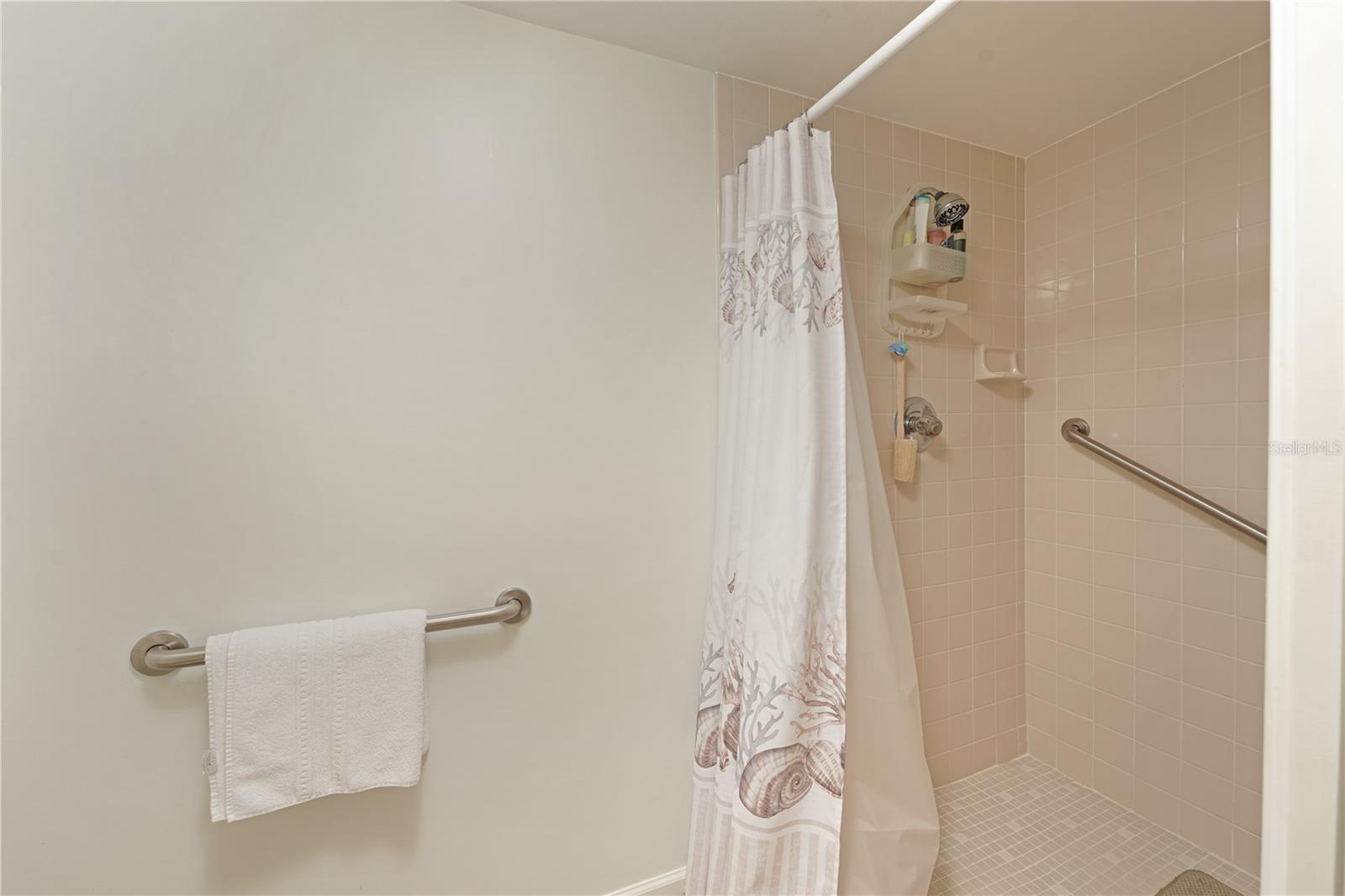 Image 22 of 50 For 6501 Stone River Road 205