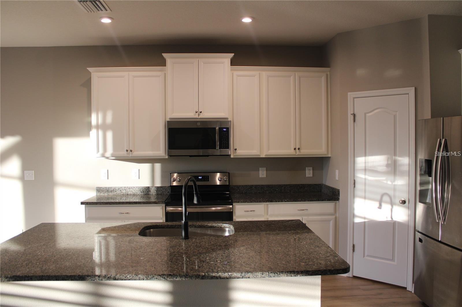 Image 3 of 33 For 6005 113th Terrace E