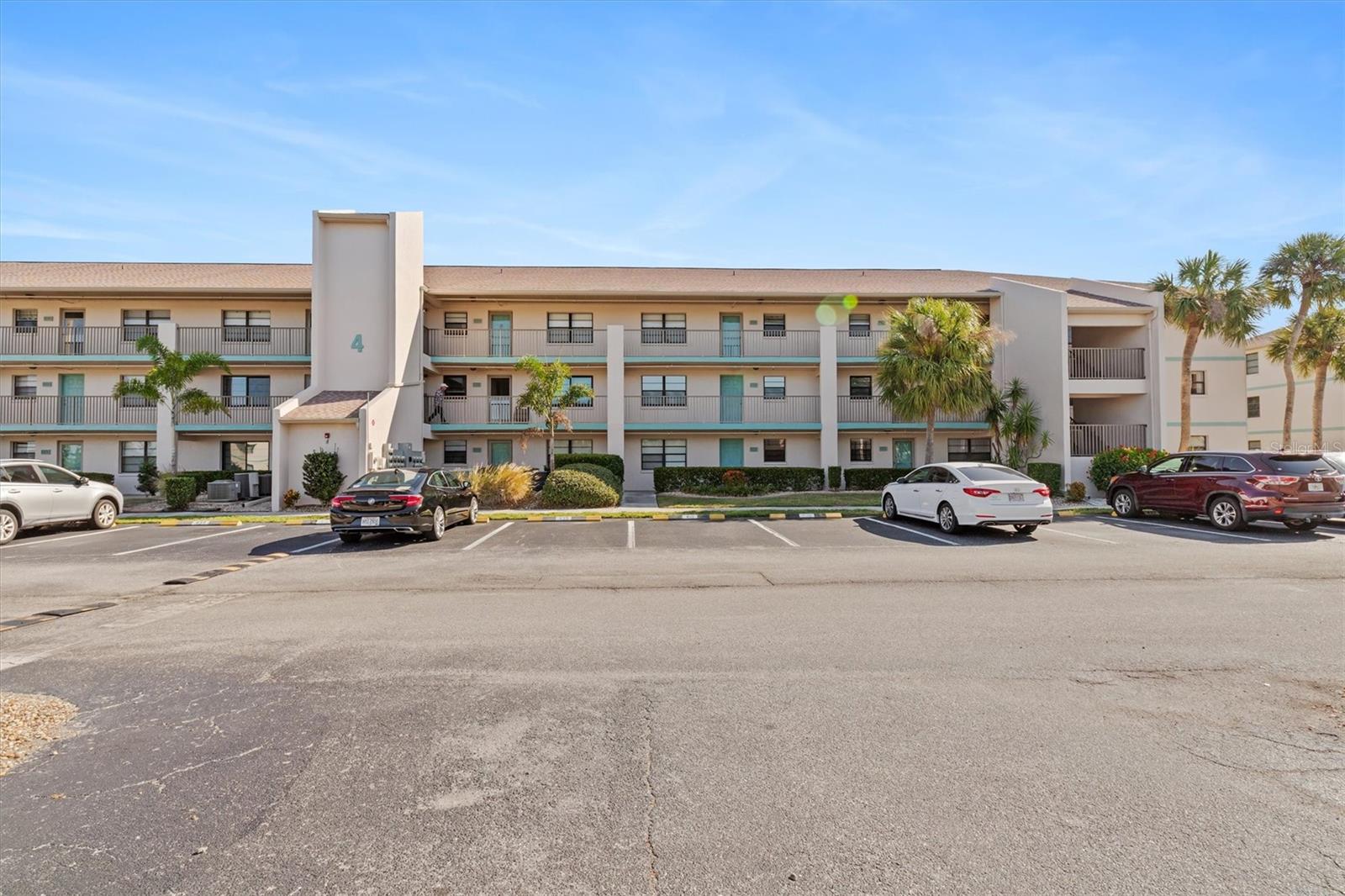 Image 36 of 56 For 175 Kings Highway 428