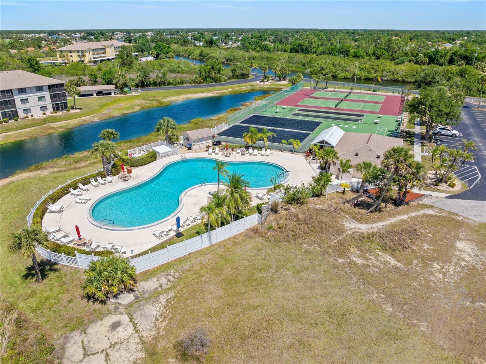 Image 54 of 56 For 175 Kings Highway 428