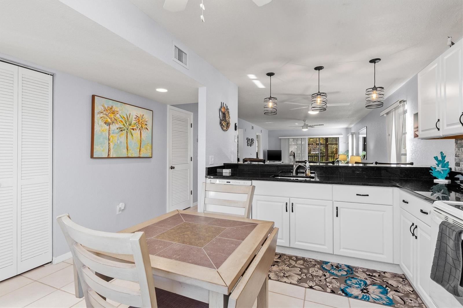 Image 7 of 56 For 175 Kings Highway 428