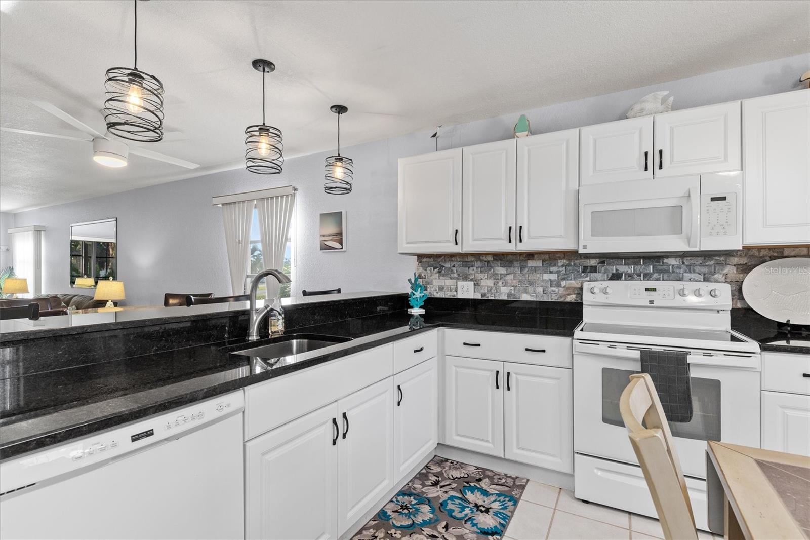 Image 9 of 56 For 175 Kings Highway 428