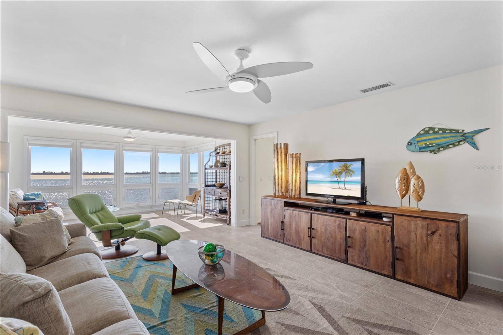 Image 33 of 100 For 58 Tidy Island Boulevard