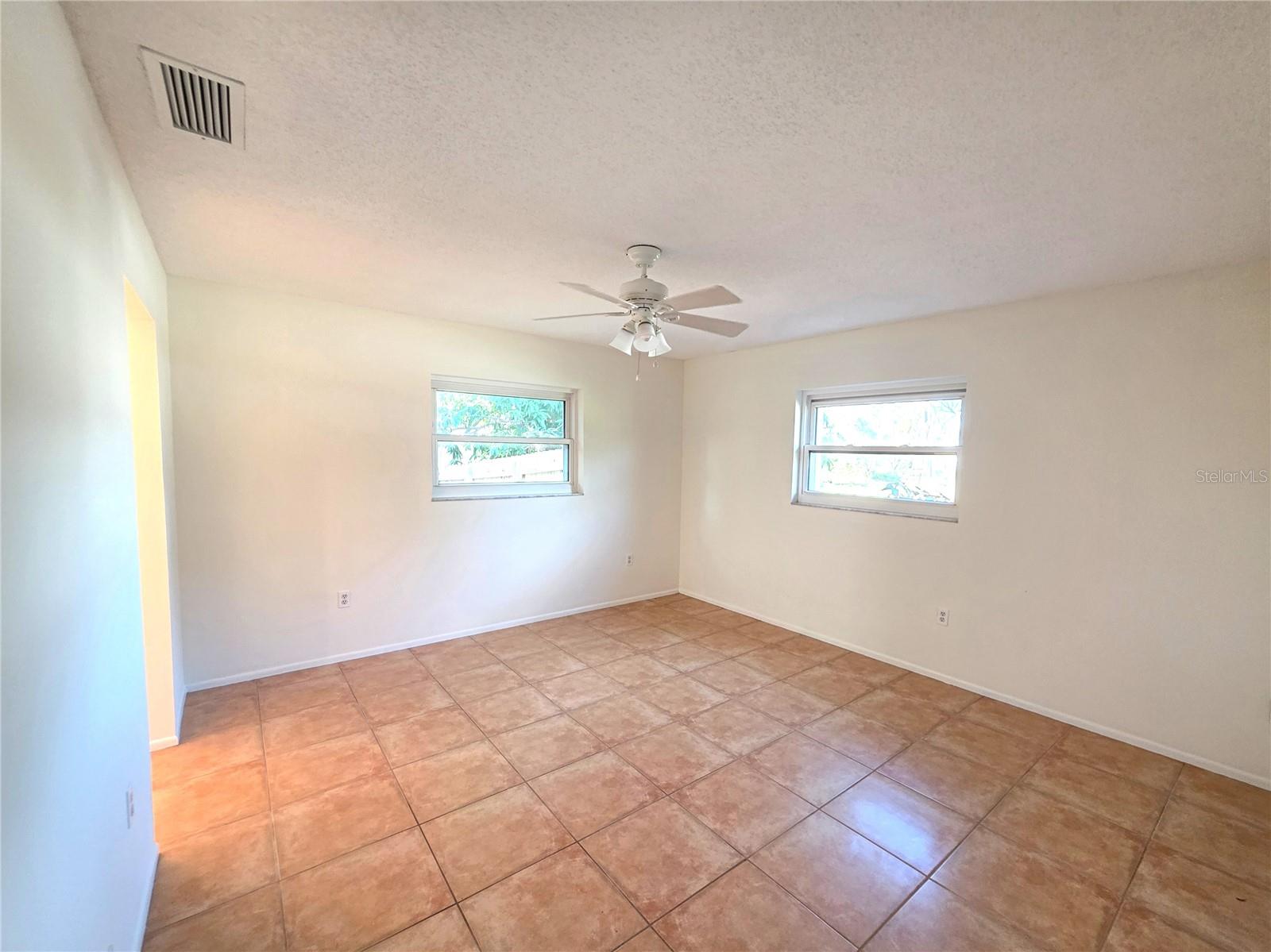 Image 6 of 13 For 1051 Acadia Road