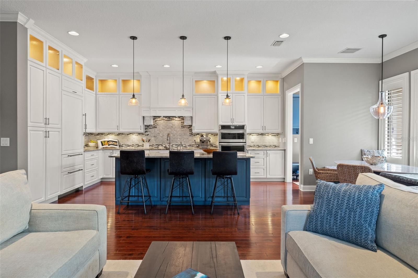 Listing photo id 14 for 2152 Burlington Avenue N