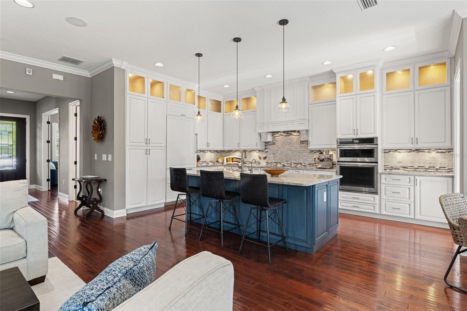 Listing photo id 15 for 2152 Burlington Avenue N