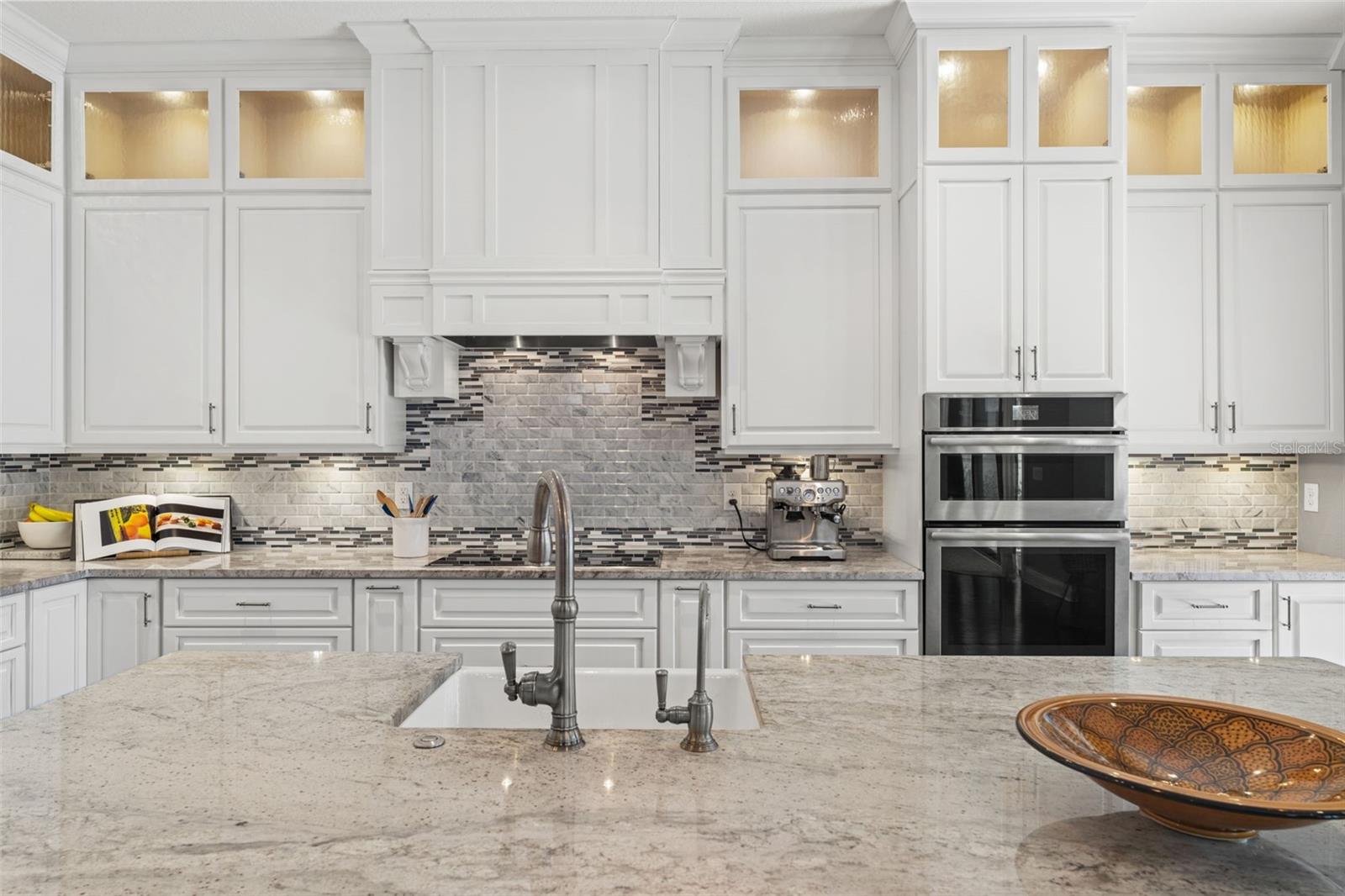 Listing photo id 19 for 2152 Burlington Avenue N