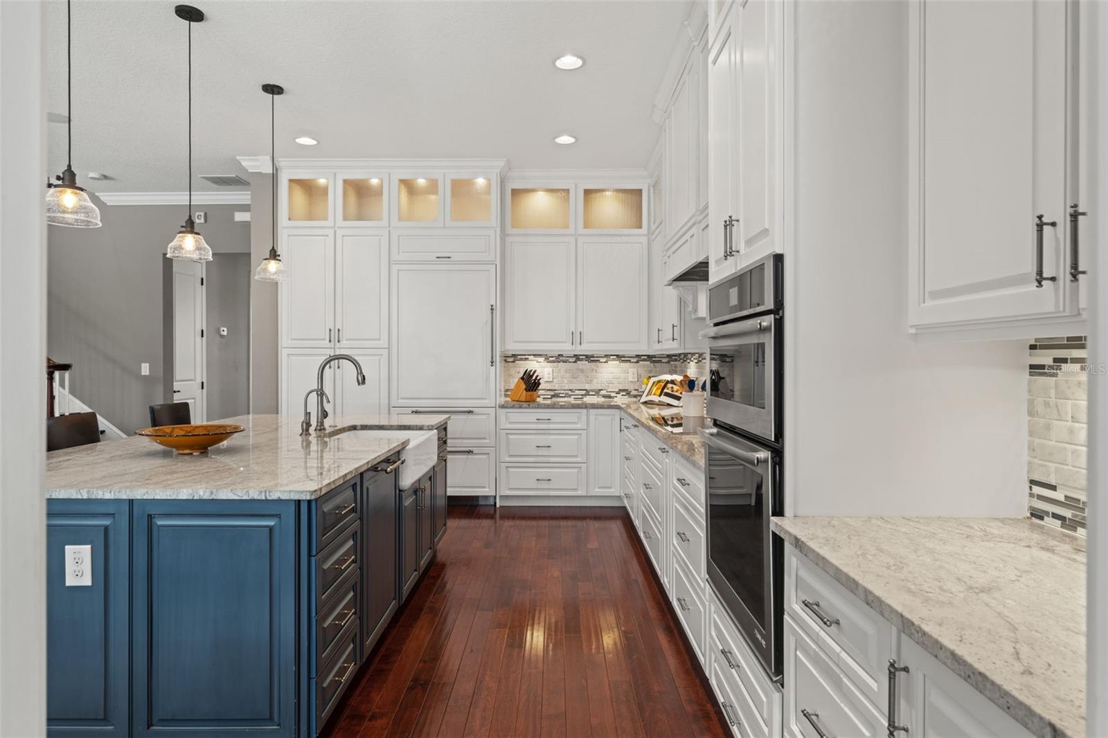 Listing photo id 21 for 2152 Burlington Avenue N