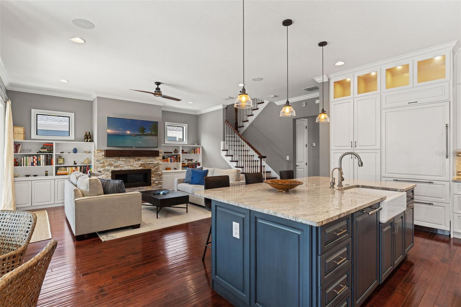 Listing photo id 22 for 2152 Burlington Avenue N