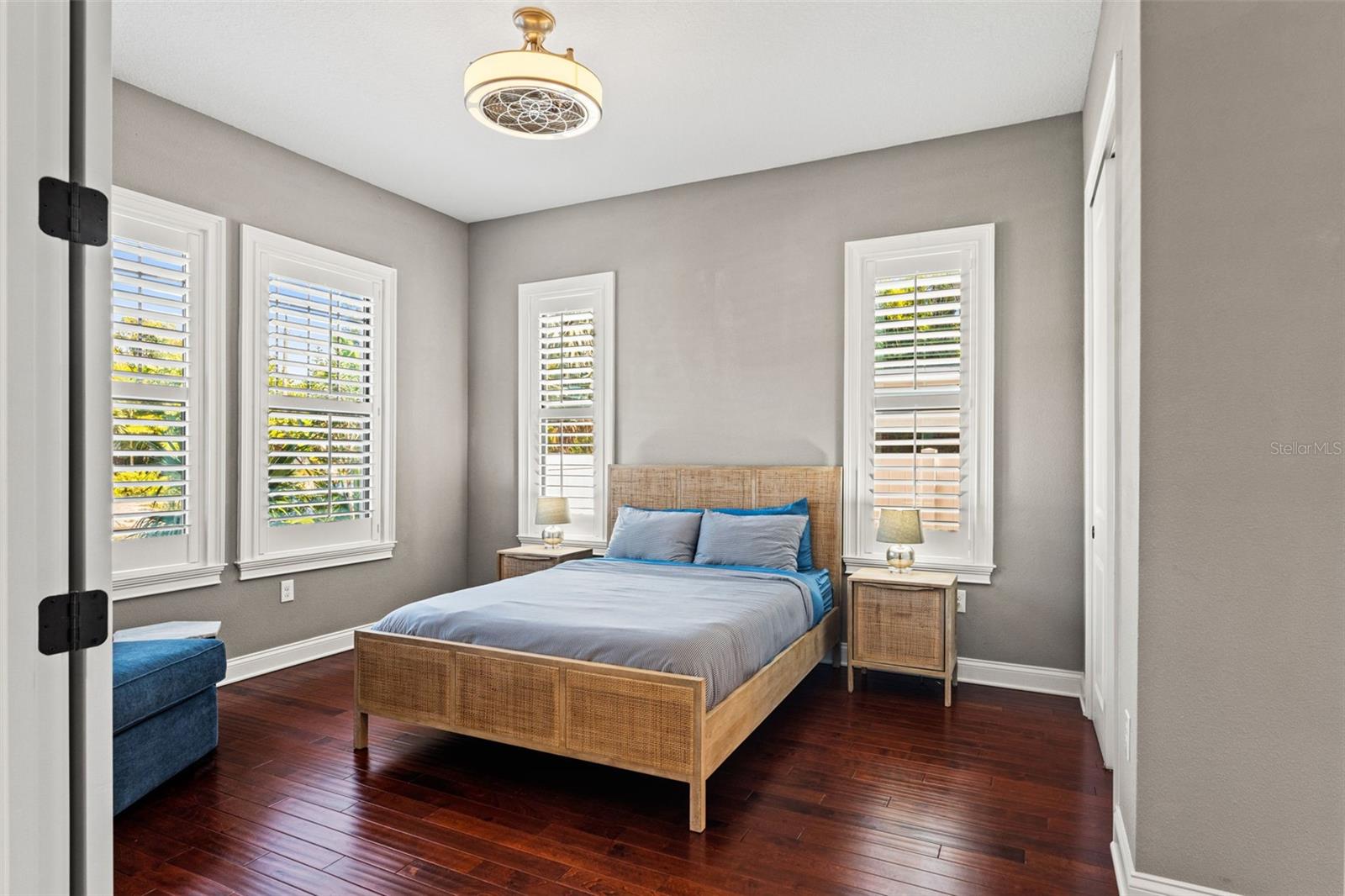 Listing photo id 27 for 2152 Burlington Avenue N