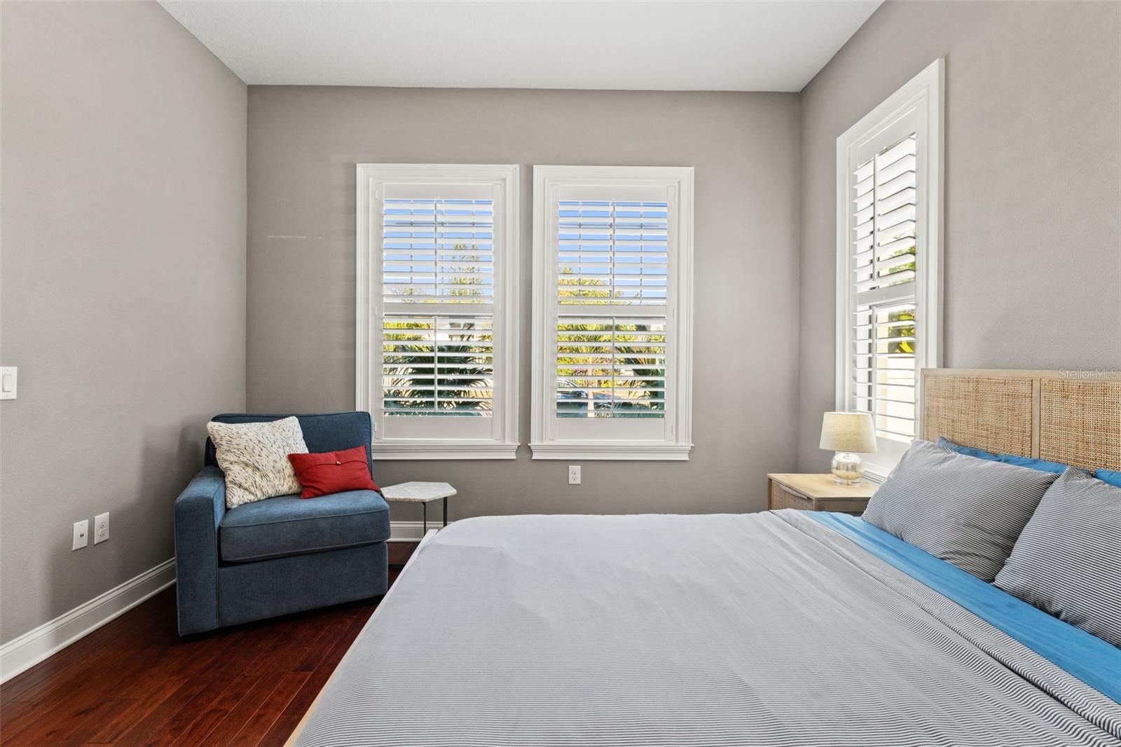 Listing photo id 28 for 2152 Burlington Avenue N