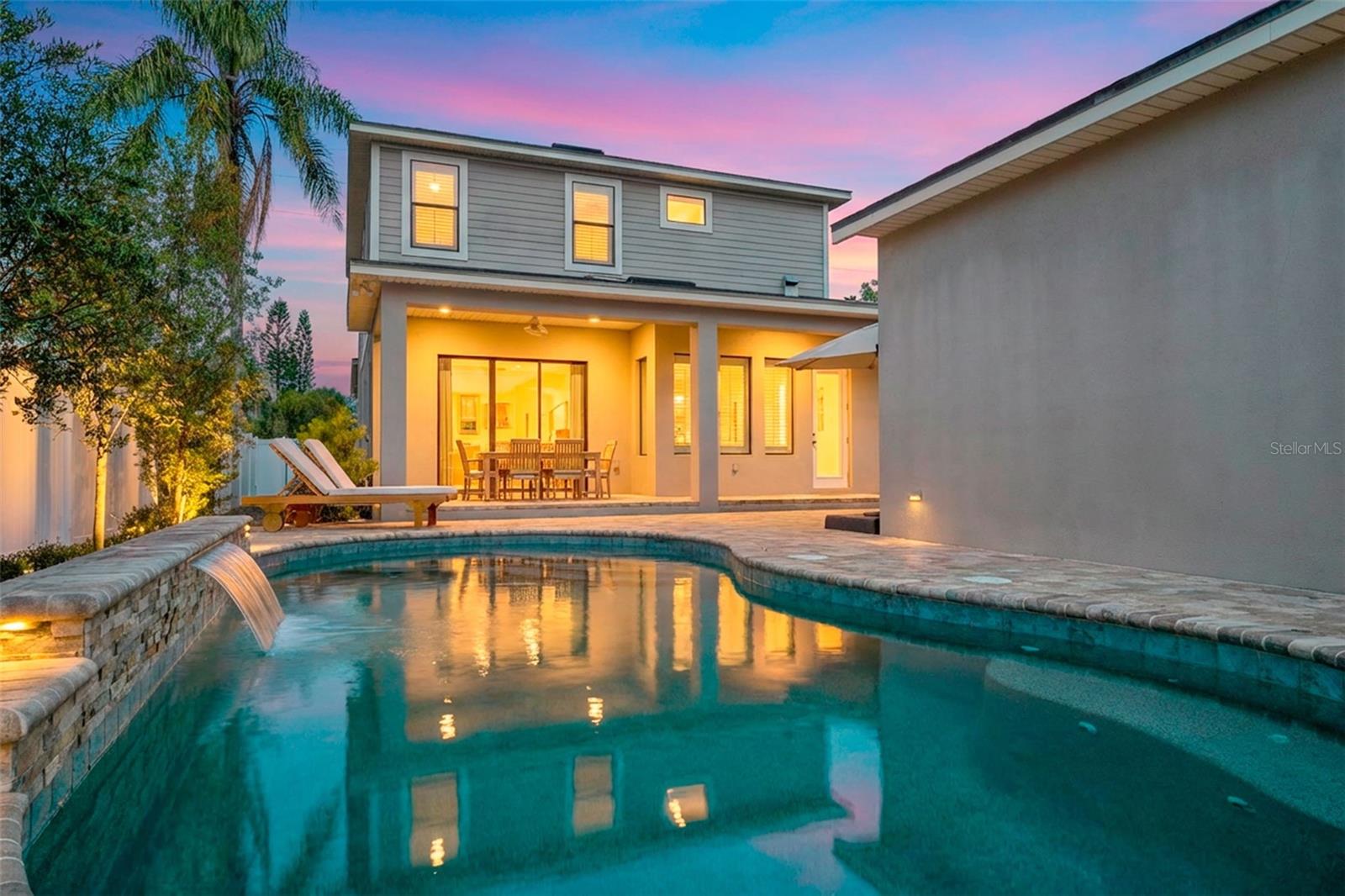 Listing photo id 37 for 2152 Burlington Avenue N