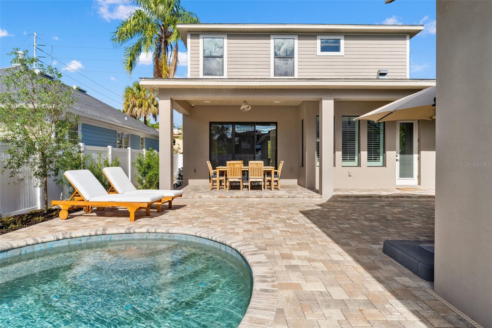 Listing photo id 43 for 2152 Burlington Avenue N