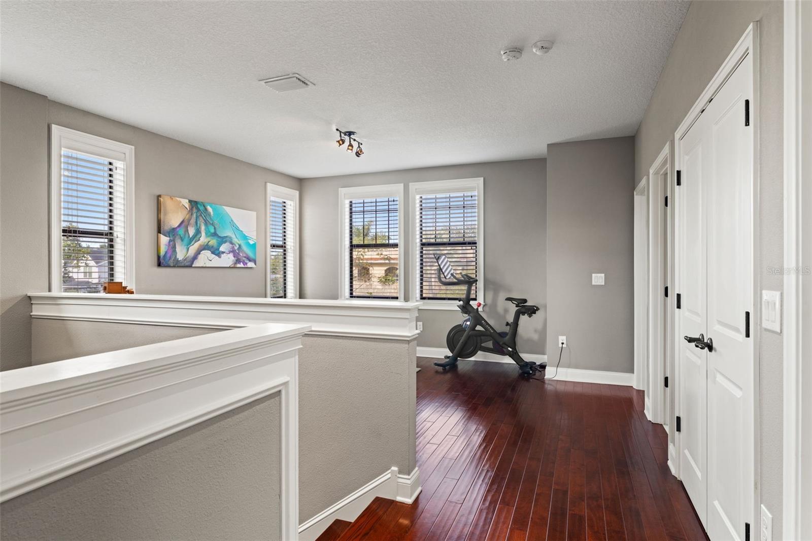 Listing photo id 52 for 2152 Burlington Avenue N