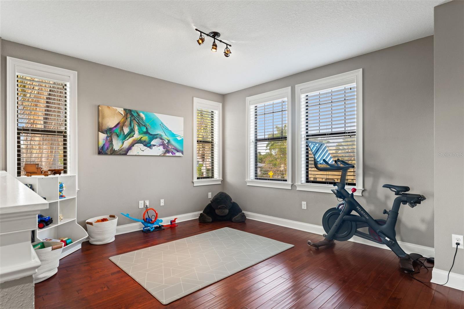 Listing photo id 53 for 2152 Burlington Avenue N