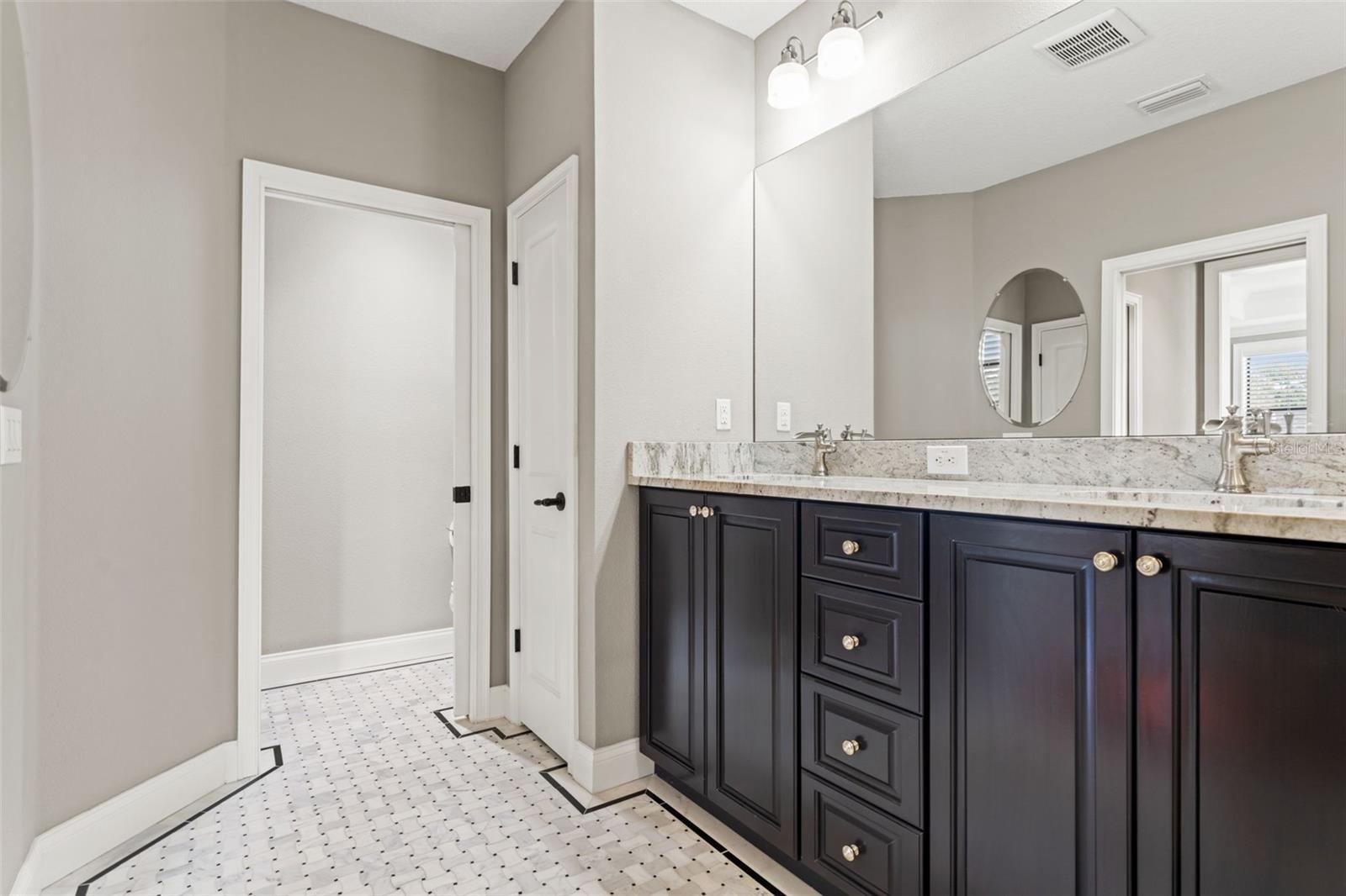 Listing photo id 64 for 2152 Burlington Avenue N