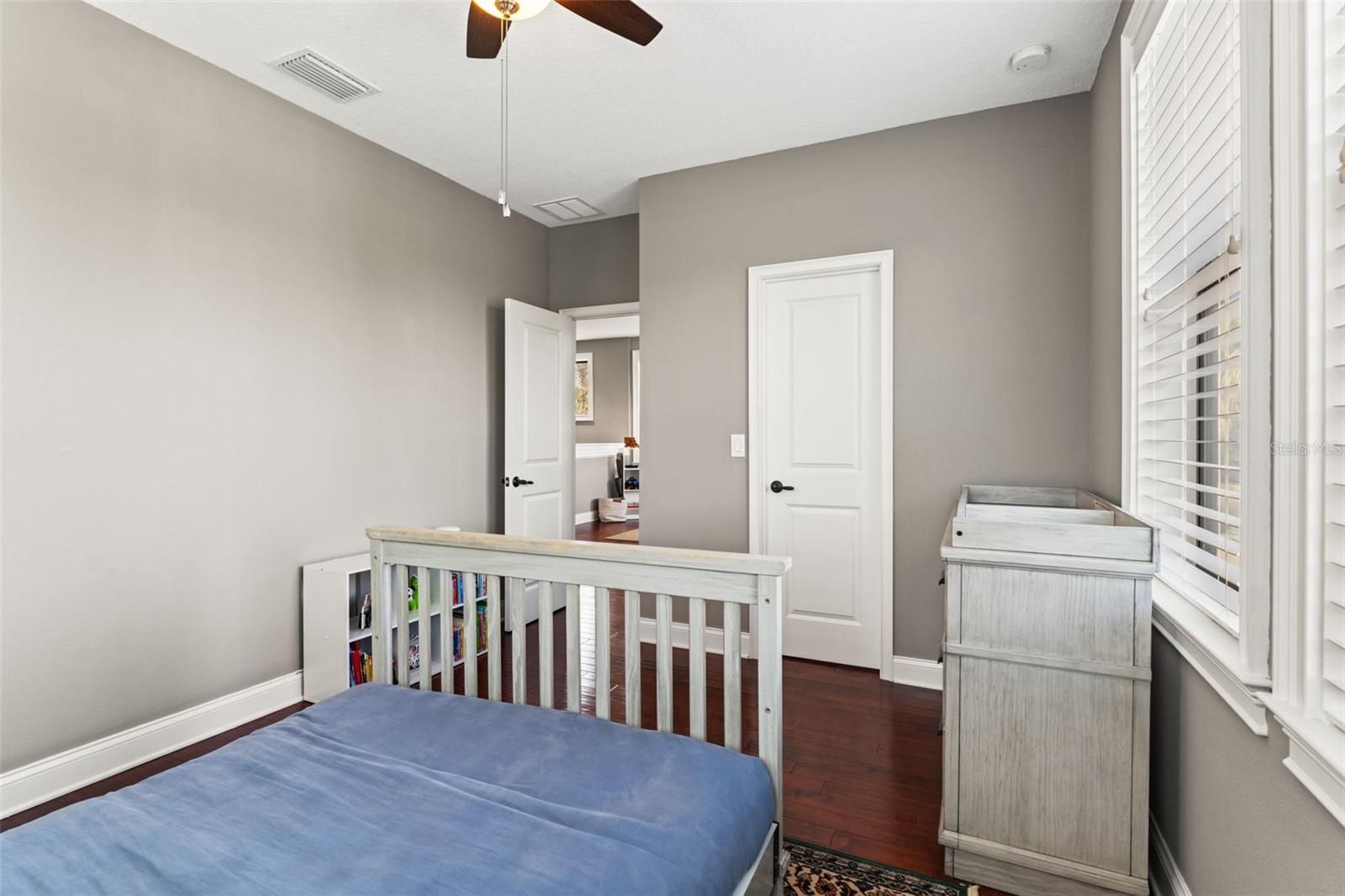 Listing photo id 66 for 2152 Burlington Avenue N