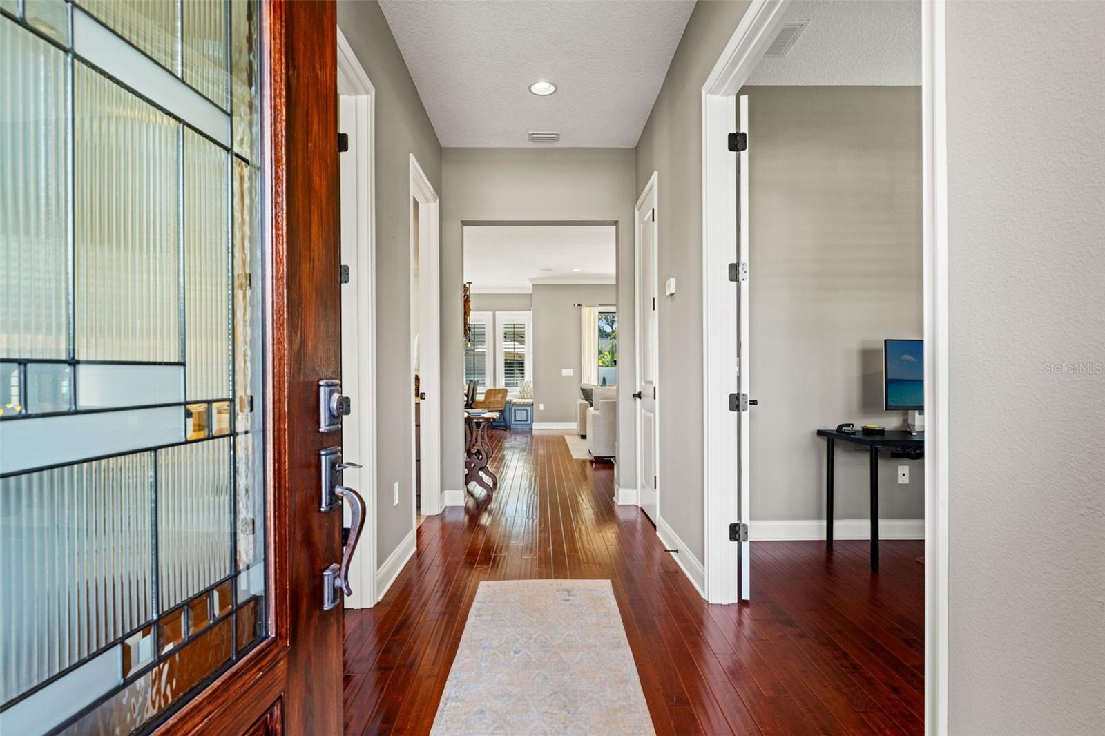 Listing photo id 5 for 2152 Burlington Avenue N