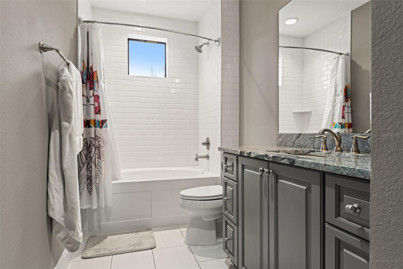 Listing photo id 68 for 2152 Burlington Avenue N