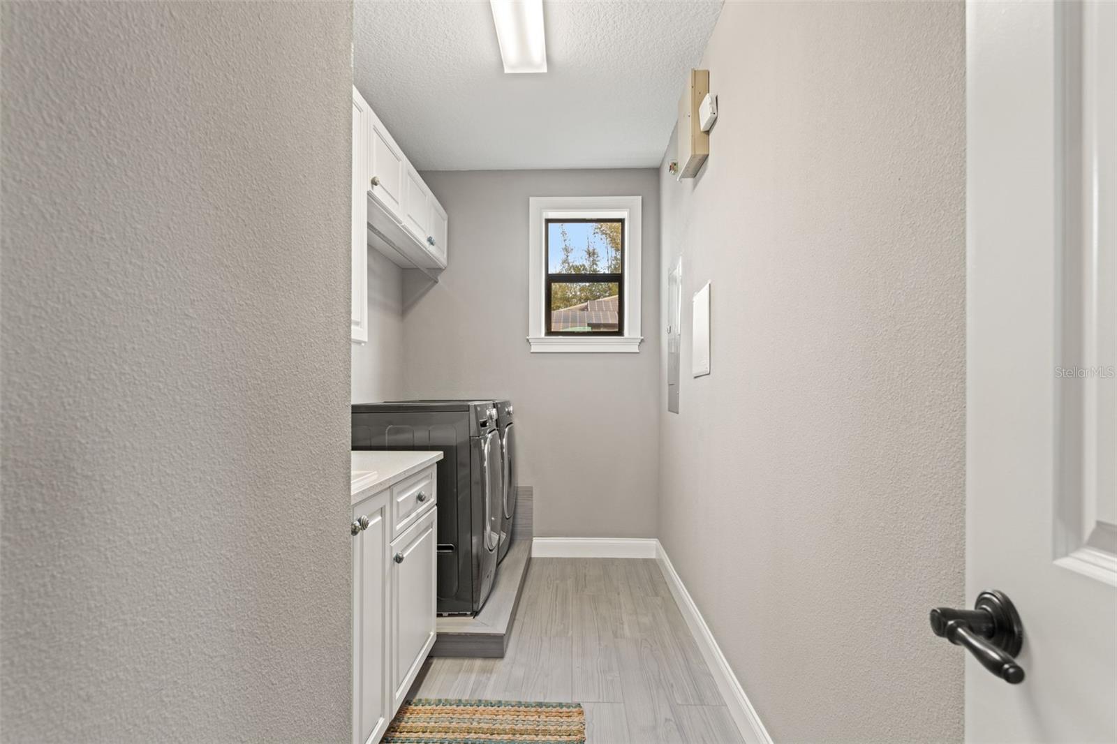 Listing photo id 69 for 2152 Burlington Avenue N