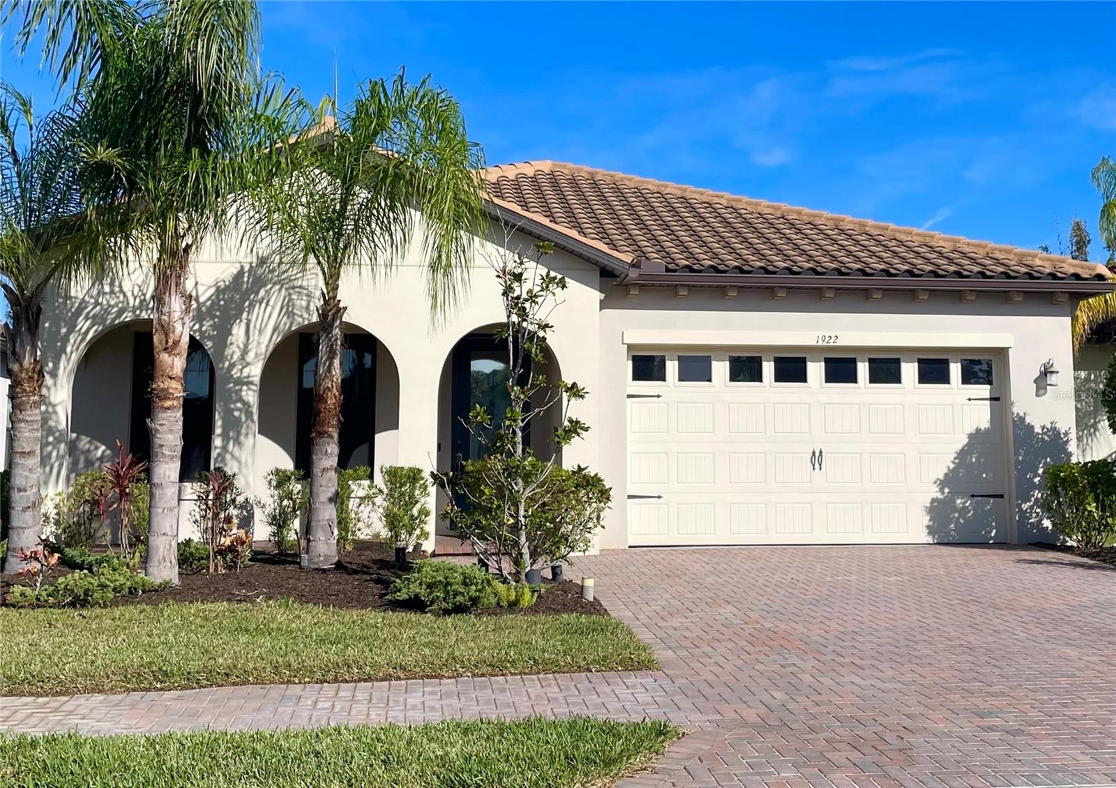 Image 2 of 62 For 1922 6th St E