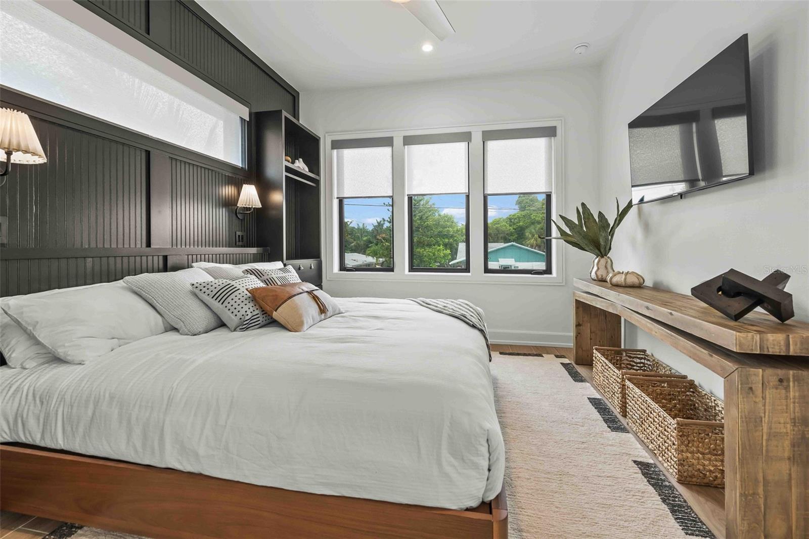 Image 16 of 61 For 5612 Guava Street