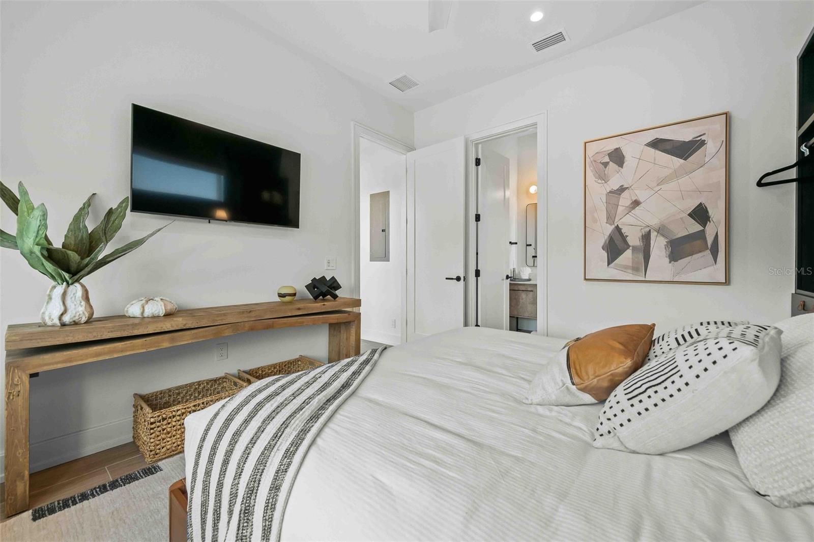 Image 17 of 61 For 5612 Guava Street