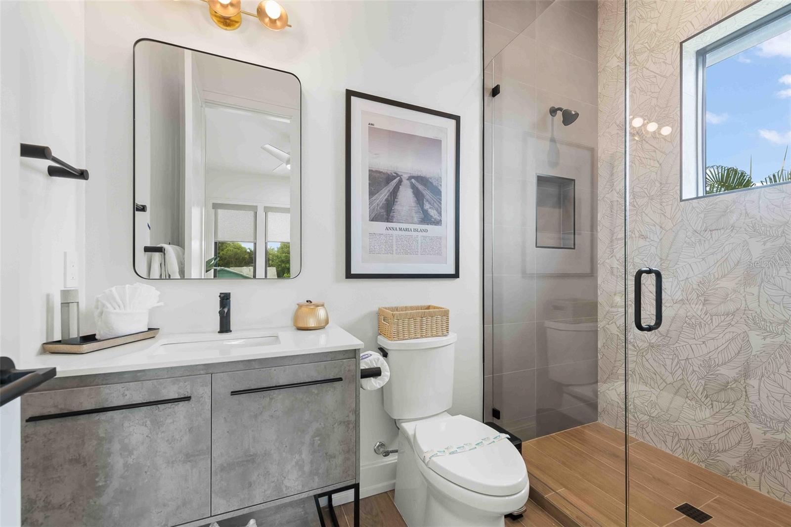 Image 18 of 61 For 5612 Guava Street