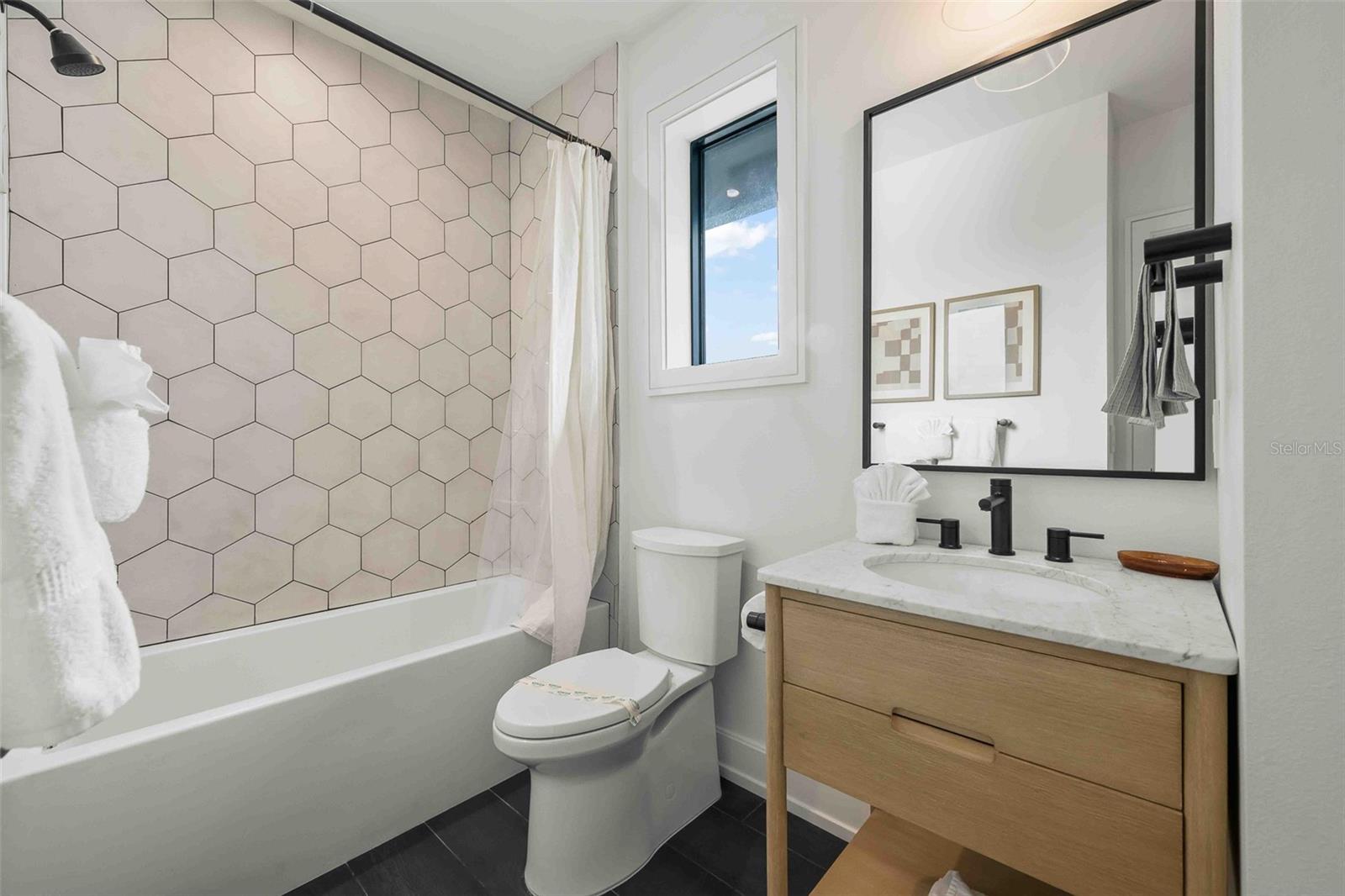 Image 31 of 61 For 5612 Guava Street