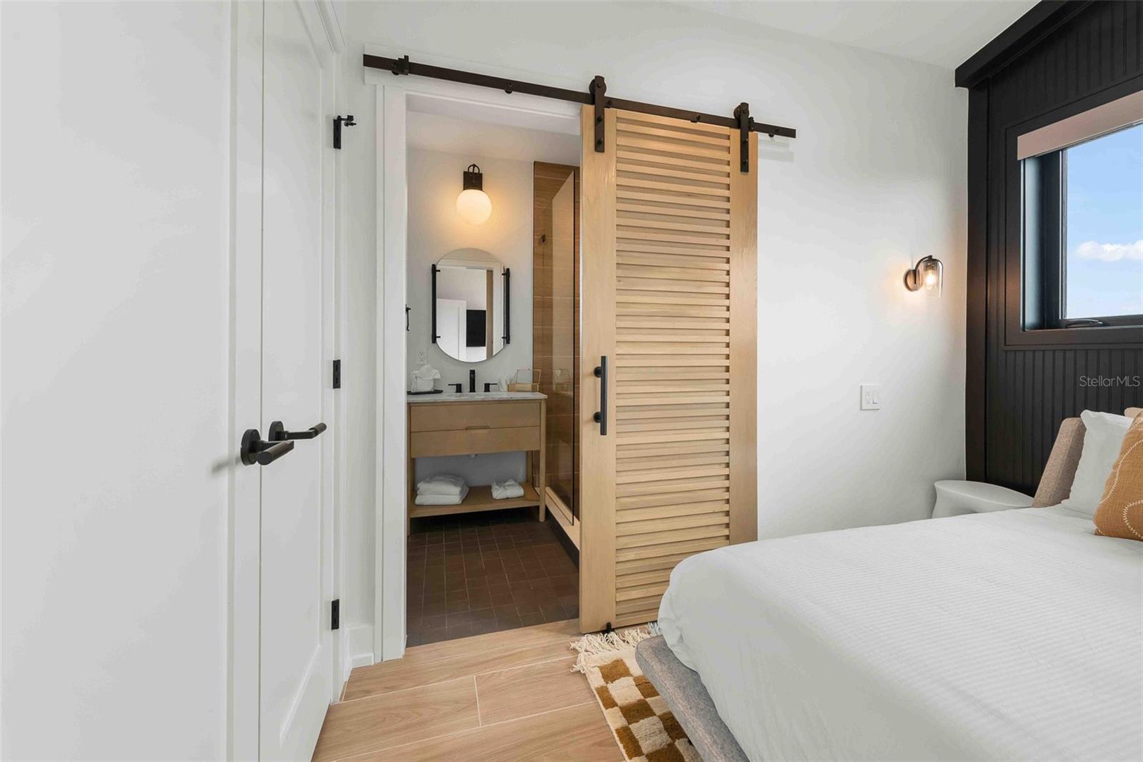 Image 33 of 61 For 5612 Guava Street