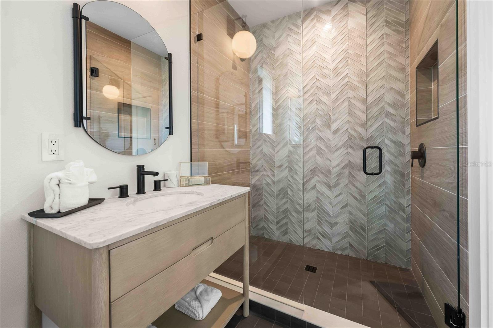 Image 35 of 61 For 5612 Guava Street