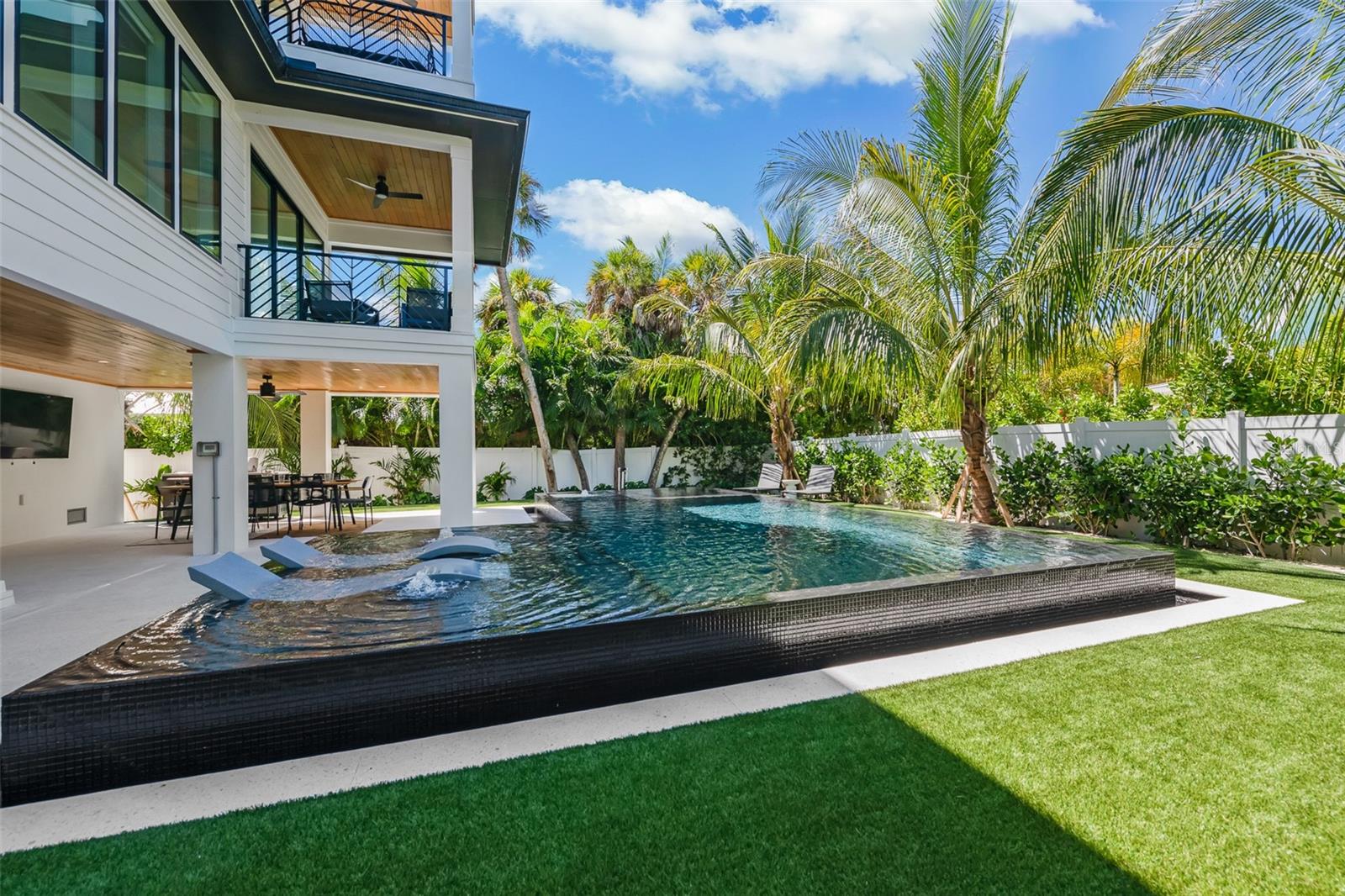 Image 47 of 61 For 5612 Guava Street