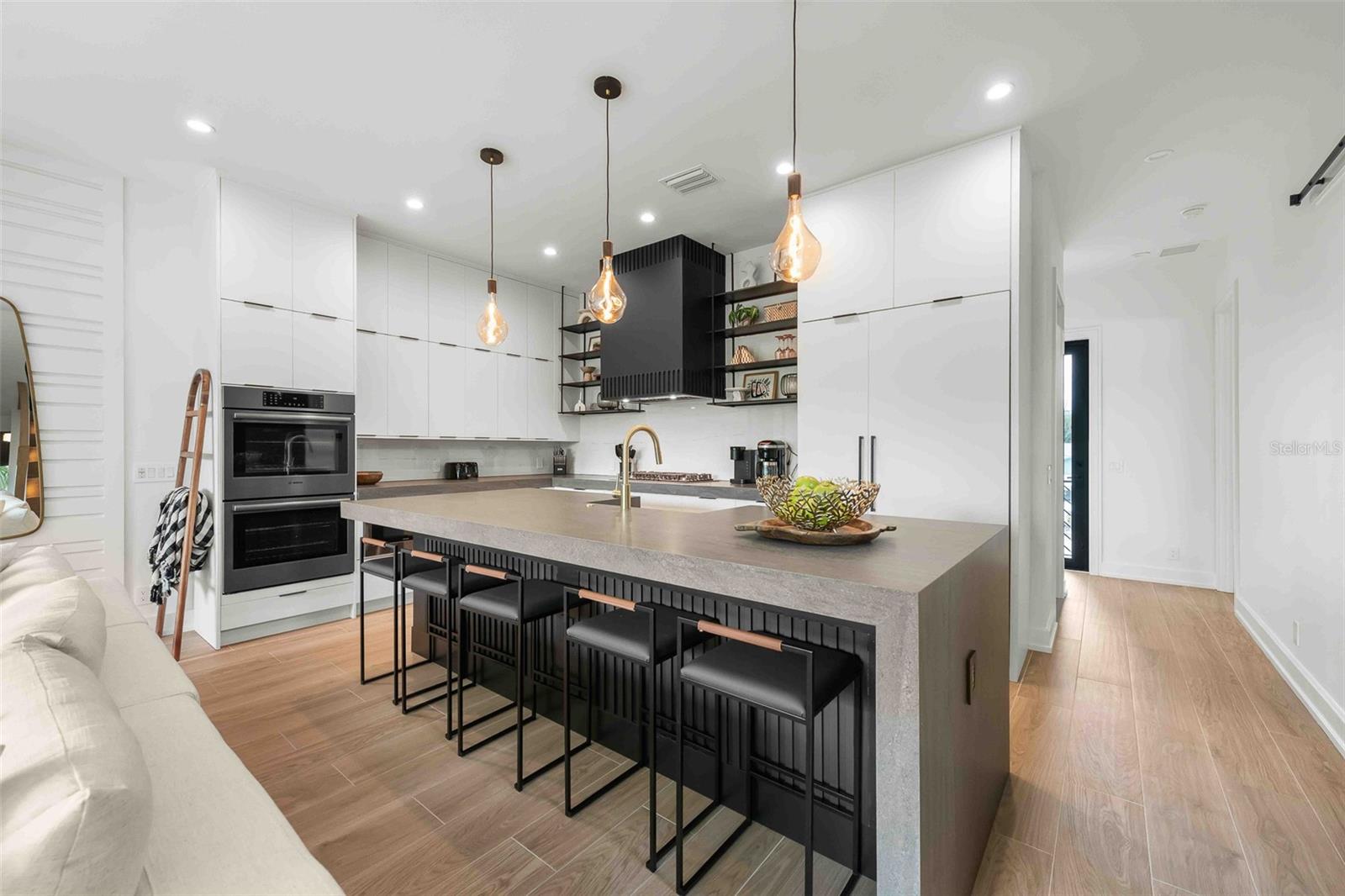 Image 5 of 61 For 5612 Guava Street