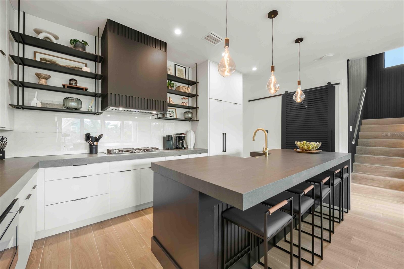 Image 7 of 61 For 5612 Guava Street